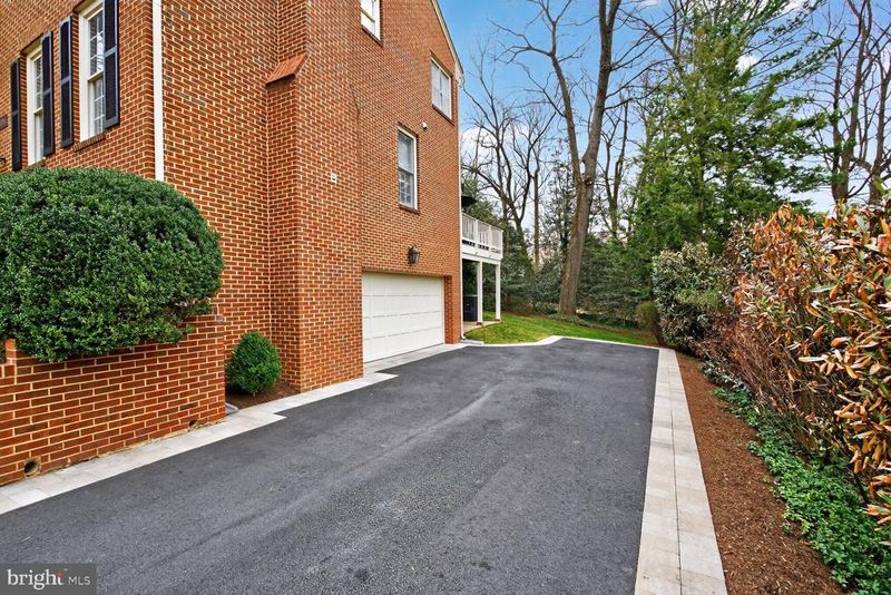 5206 Little Falls Rd, Arlington, VA 22207