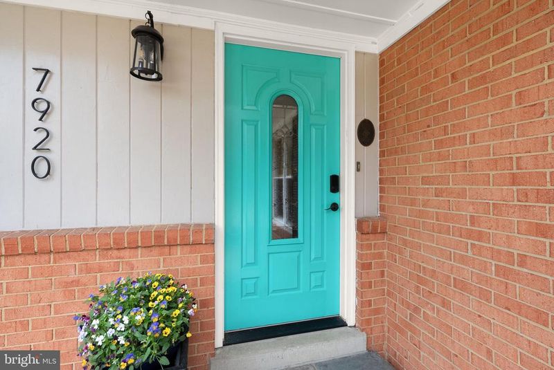 7920 W Boulevard Dr, Alexandria, VA 22308