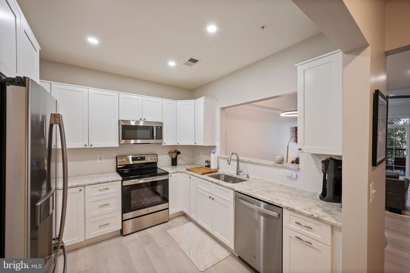 7315 Maplecrest Rd #205, Elkridge, MD 21075