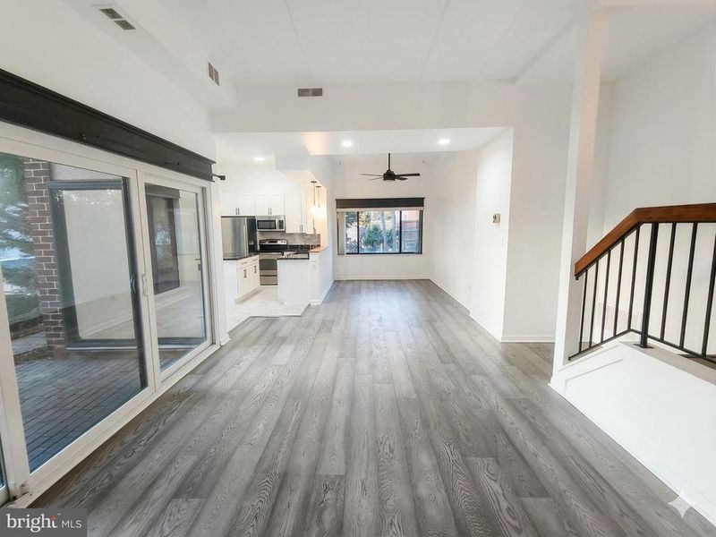 124 Roberts Ln #101, Alexandria, VA 22314