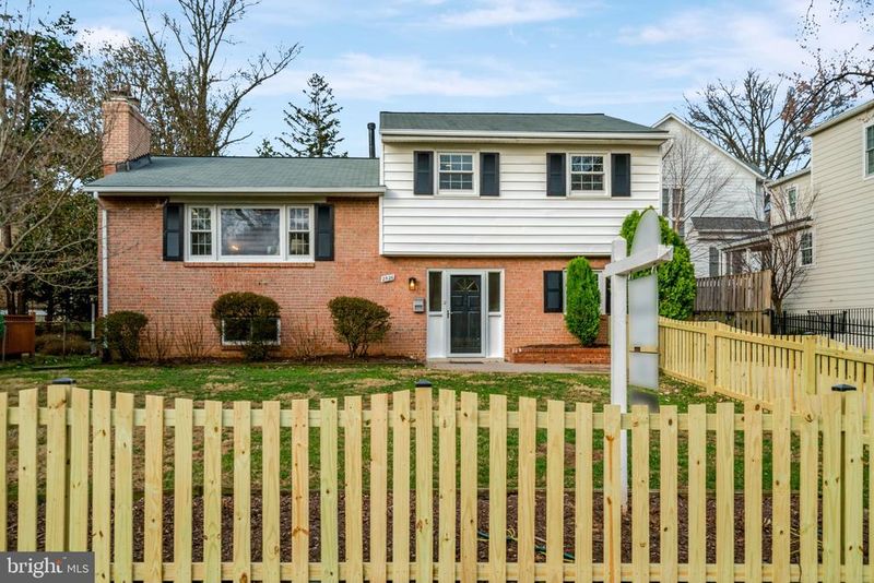 2526 N George Mason Dr, Arlington, VA 22207