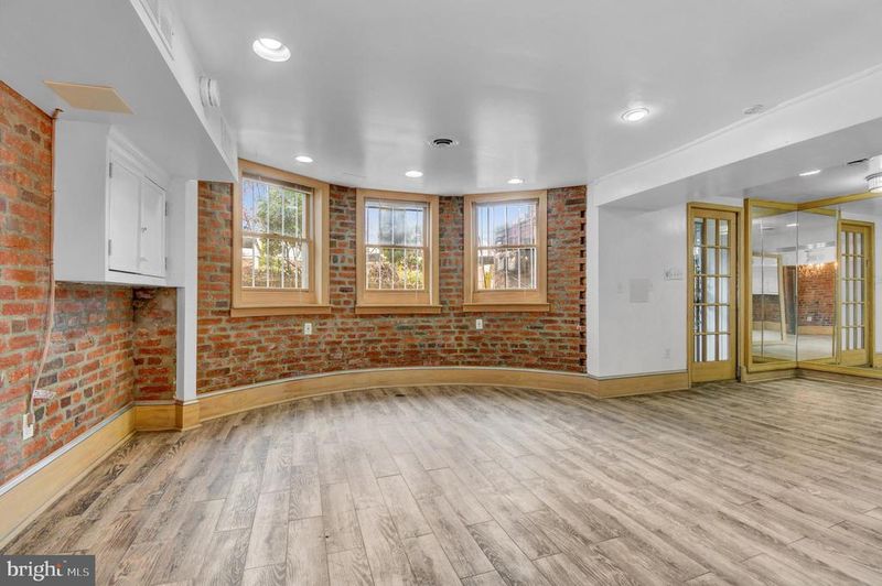 1118 Girard St NW #B, Washington, DC 20009