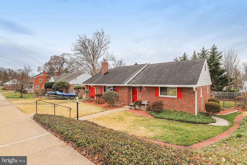 2118 N Huntington St, Arlington, VA 22205