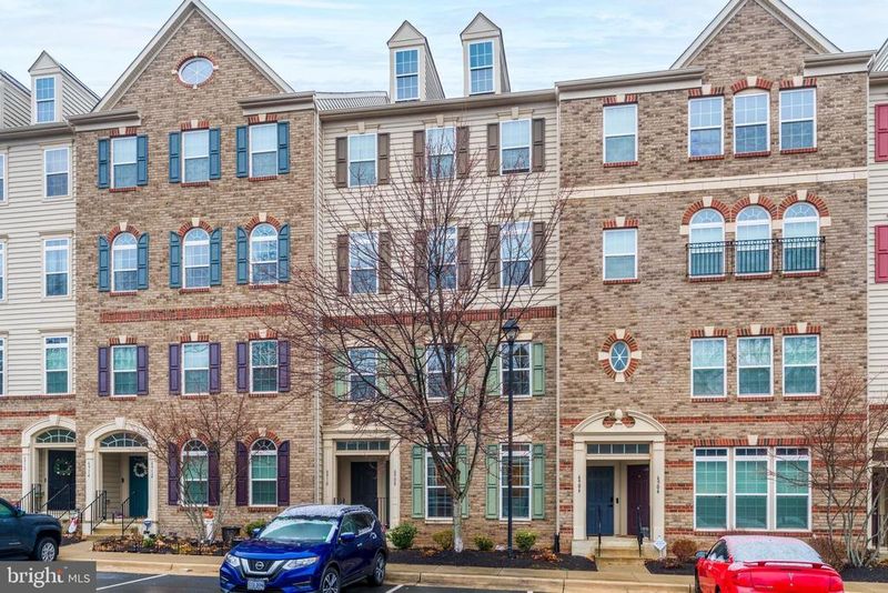 6908 Kona Dr, Gainesville, VA 20155
