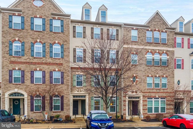 6908 Kona Dr, Gainesville, VA 20155