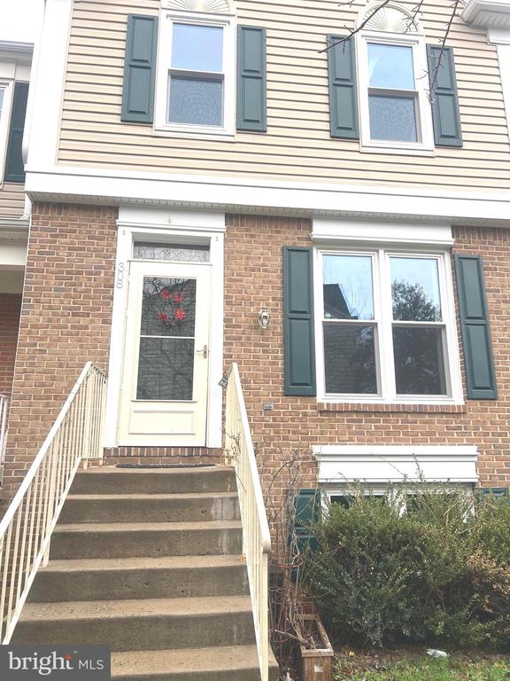 308 Falkirk Ct, Fredericksburg, VA 22406