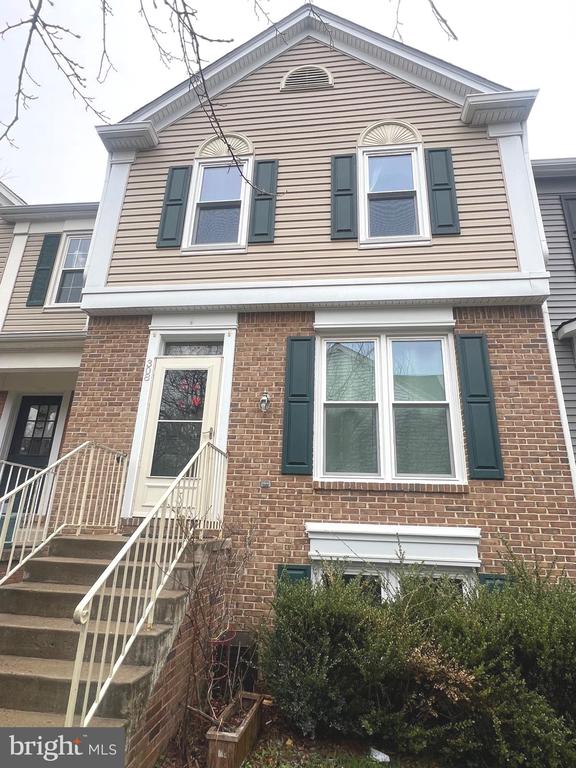 308 Falkirk Ct, Fredericksburg, VA 22406