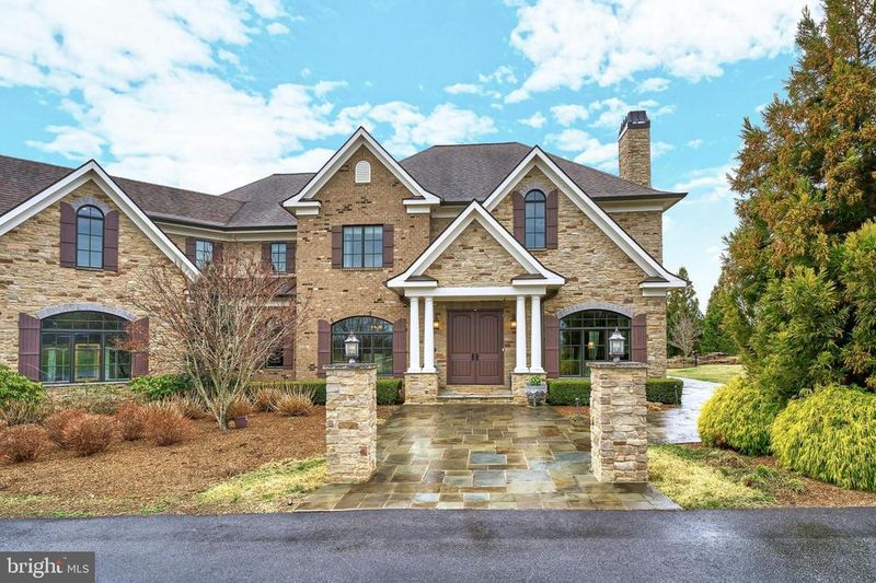 42835 Travelers Run Ln, Leesburg, VA 20176