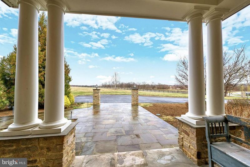 42835 Travelers Run Ln, Leesburg, VA 20176