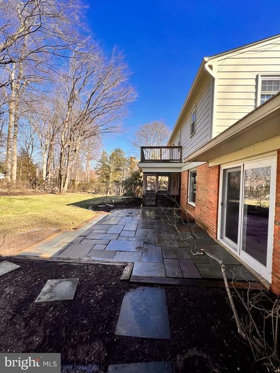 8624 Redwood Dr, Vienna, VA 22180