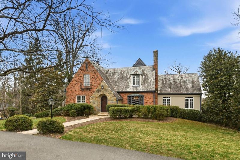4800 Old Dominion Dr, Arlington, VA 22207