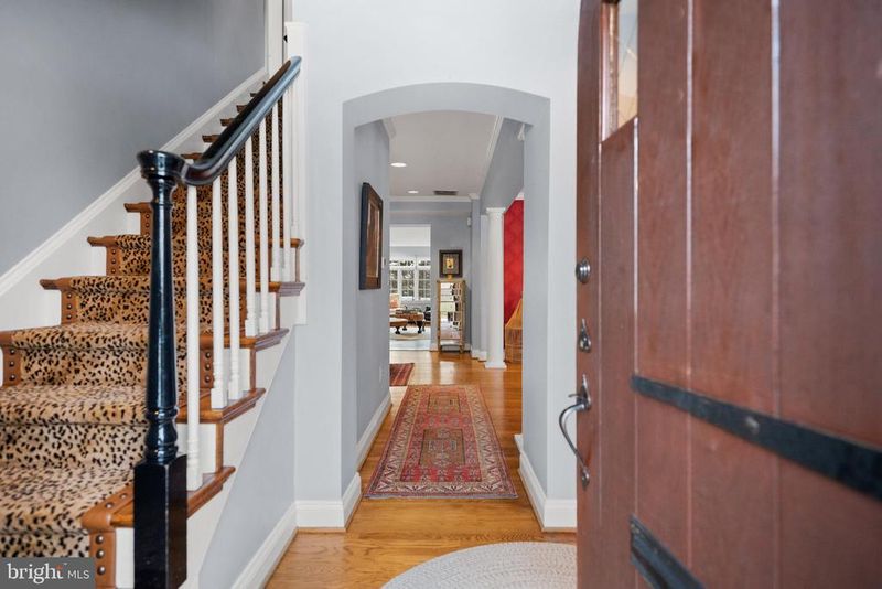 4800 Old Dominion Dr, Arlington, VA 22207