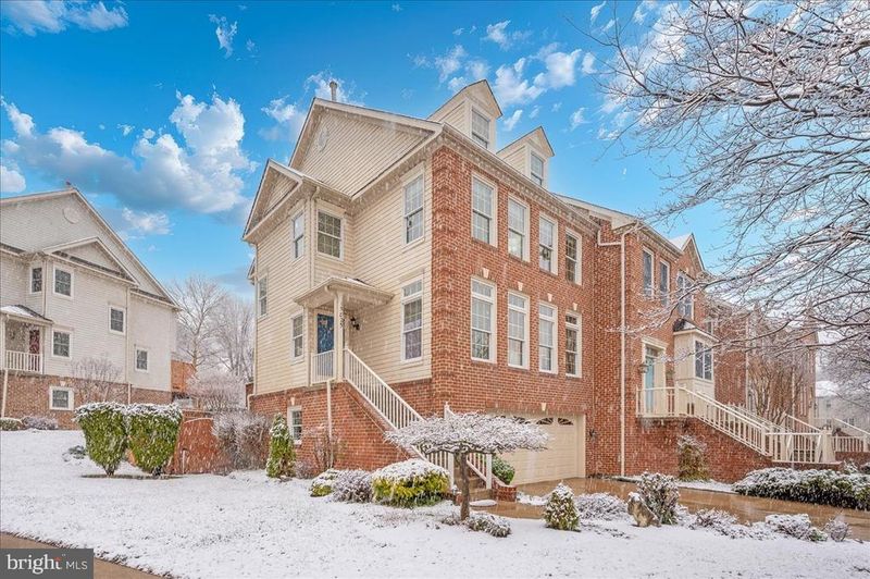 15825 Glacier Ct, North Potomac, MD 20878