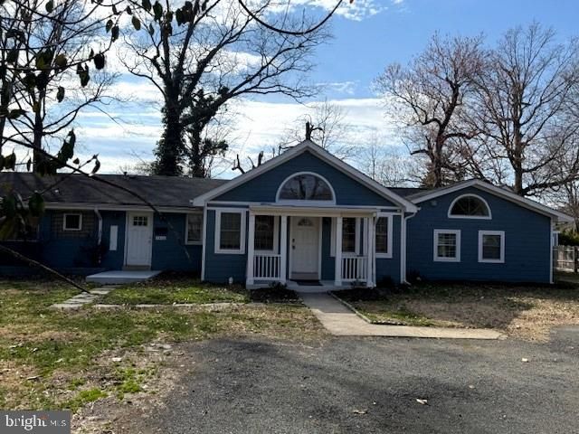 7832 Martha Washington St, Alexandria, VA 22309