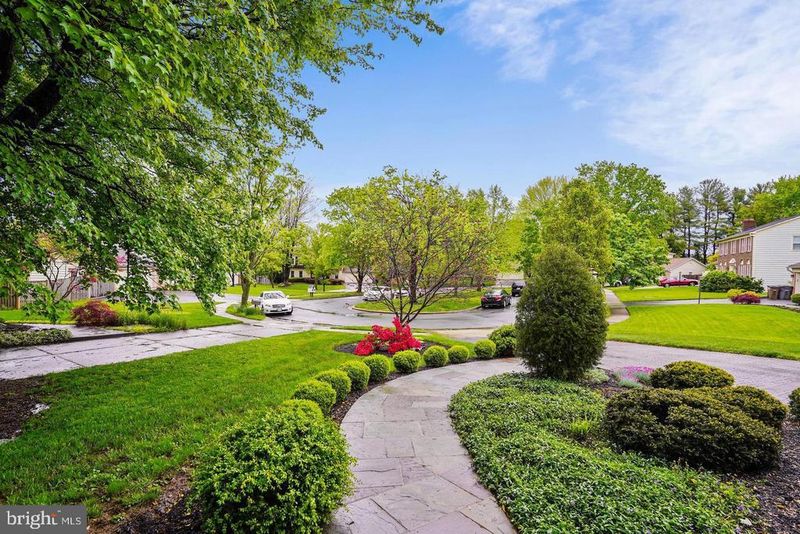6 Crestview Ct, Potomac, MD 20854
