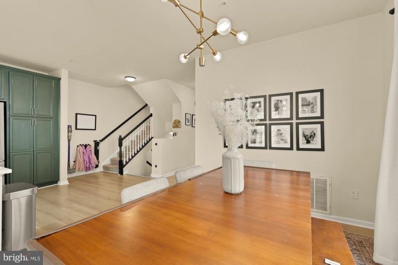 4420 Beechstone Ln #B, Fairfax, VA 22033