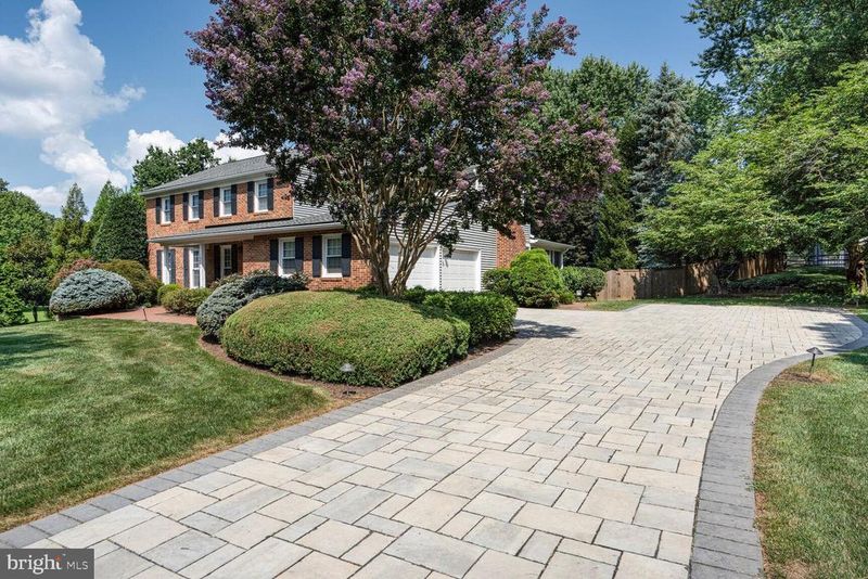 10904 Equestrian Ct, Reston, VA 20190
