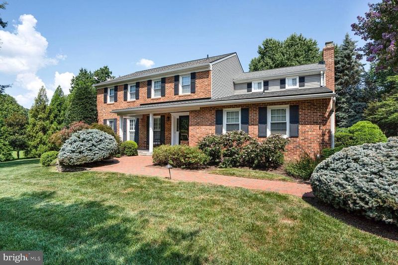 10904 Equestrian Ct, Reston, VA 20190