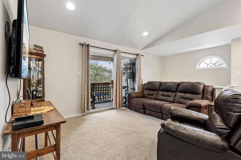 7876 Waverley Mill Ct, Gainesville, VA 20155