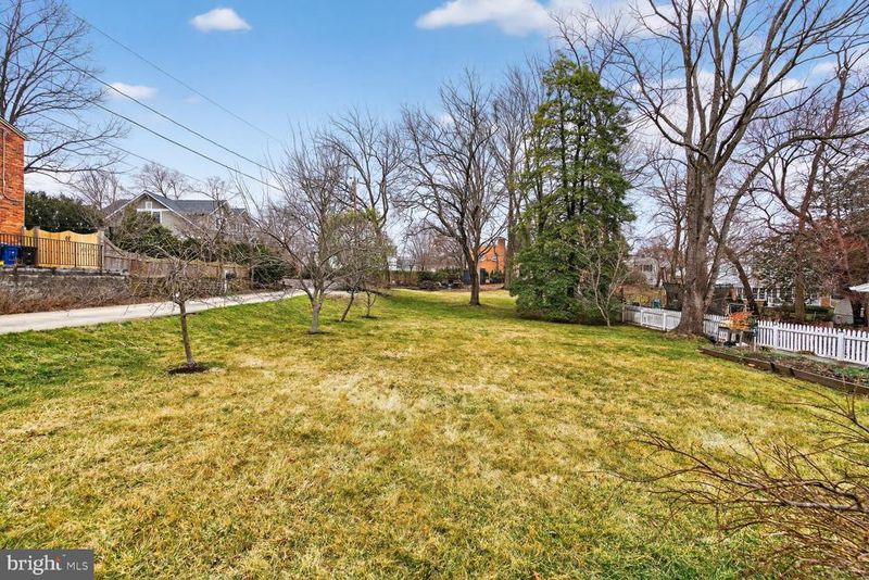 5715 27th Street N, Arlington, VA 22207