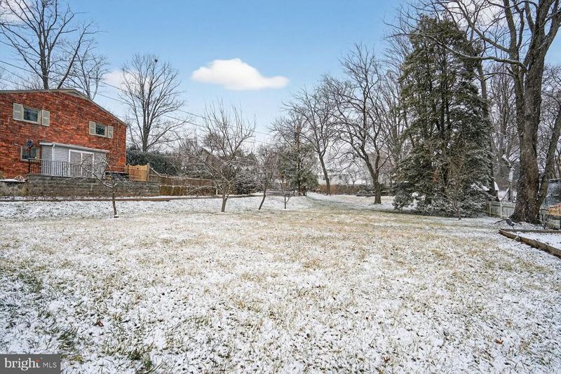 5715 27th Street N, Arlington, VA 22207