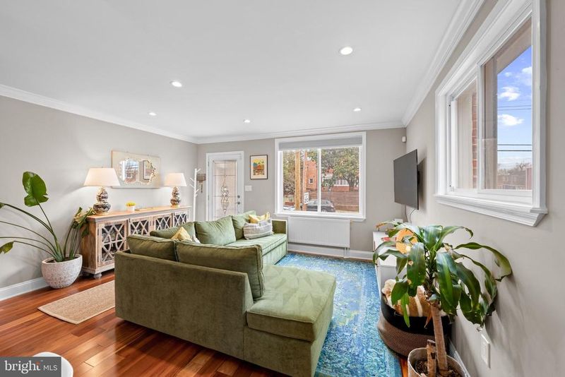 7556 8th St NW, Washington, DC 20012