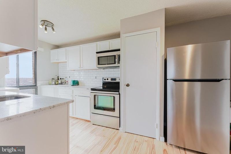 250 S Reynolds St #1410, Alexandria, VA 22304