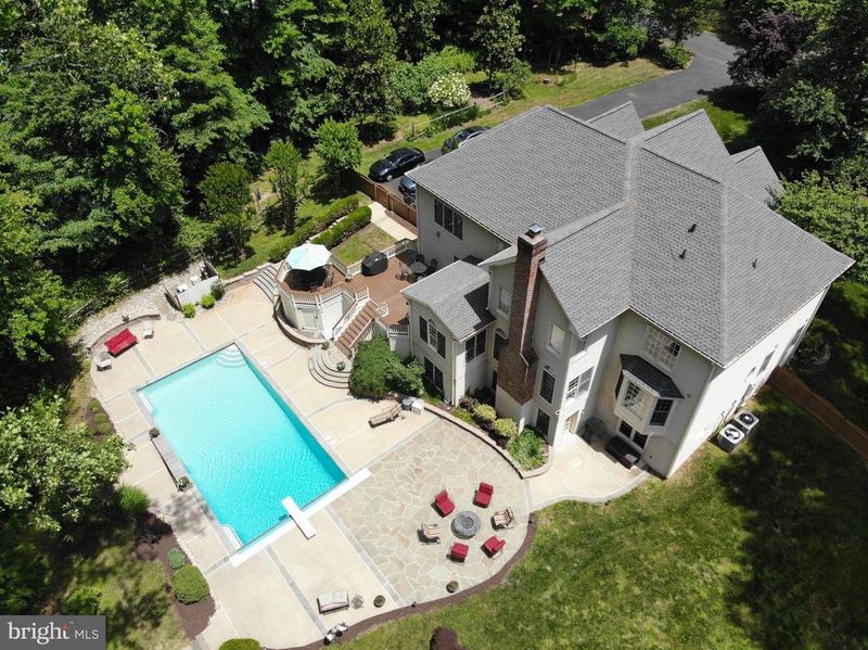 5156 Summit Dr, Fairfax, VA 22030