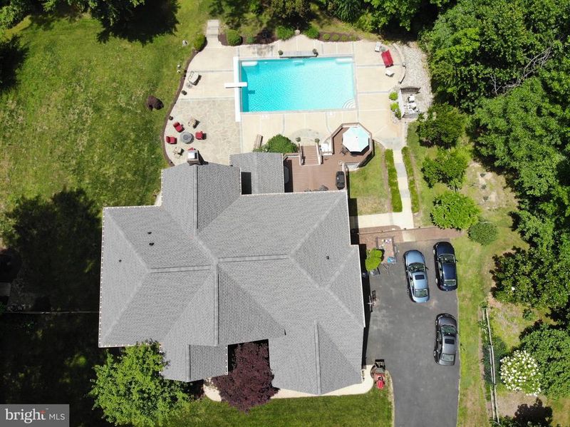 5156 Summit Dr, Fairfax, VA 22030