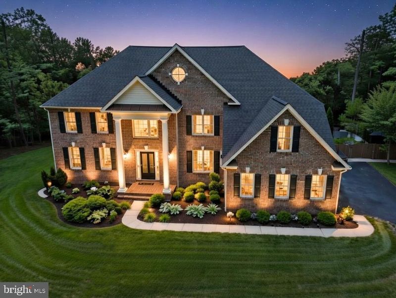 5156 Summit Dr, Fairfax, VA 22030