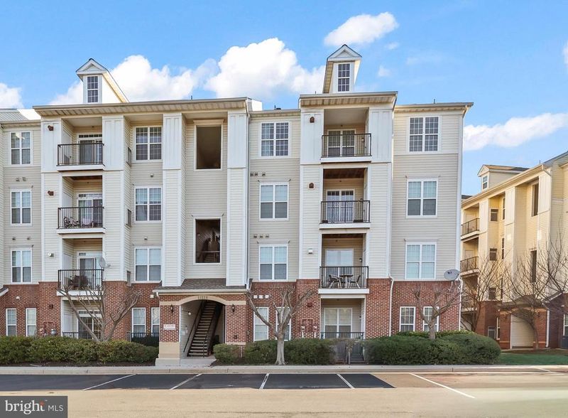 21228 Mcfadden Sq #413, Sterling, VA 20165
