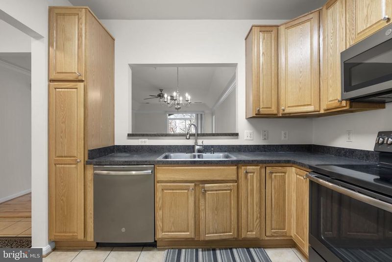 6155 Shadywood Rd #204, Elkridge, MD 21075