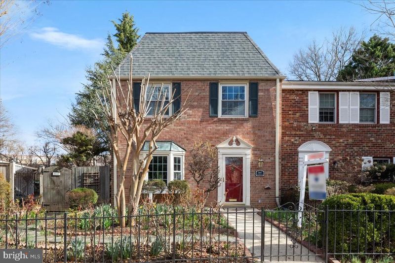 5667 Rayburn Ave, Alexandria, VA 22311