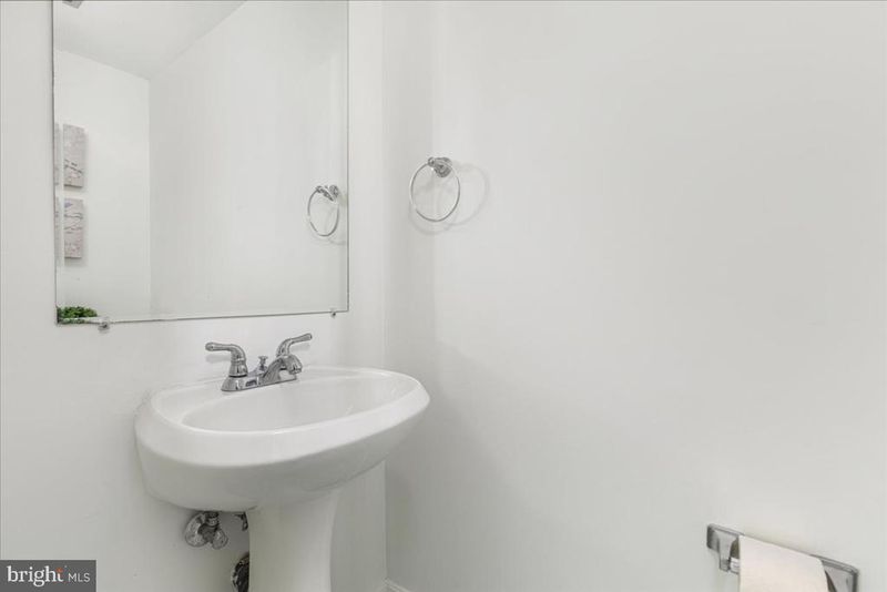 5667 Rayburn Ave, Alexandria, VA 22311