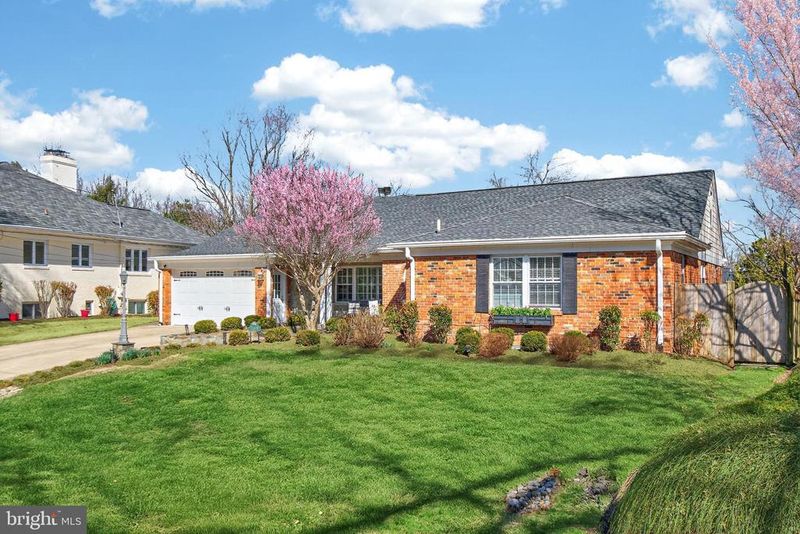 5019 Wyandot Ct, Bethesda, MD 20816