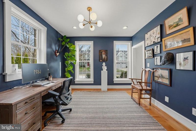 370 Holmes Dr NW, Vienna, VA 22180