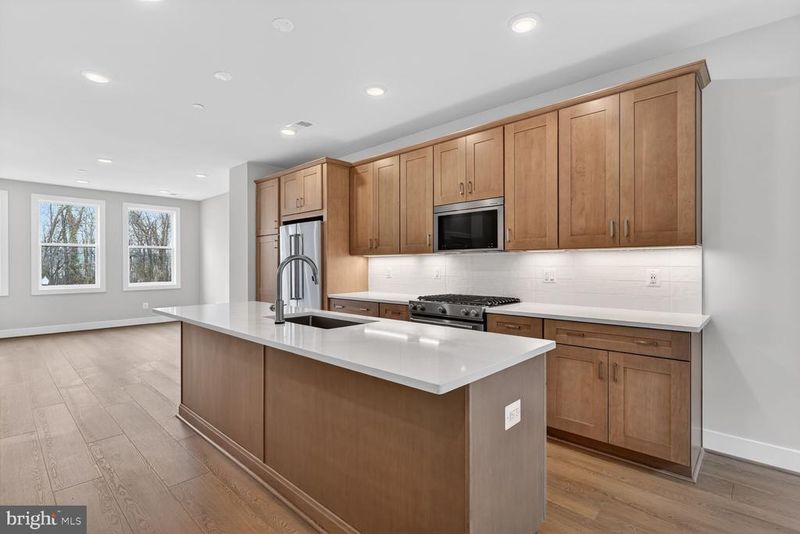 4963 Lachlan MEWS, Alexandria, VA 22304