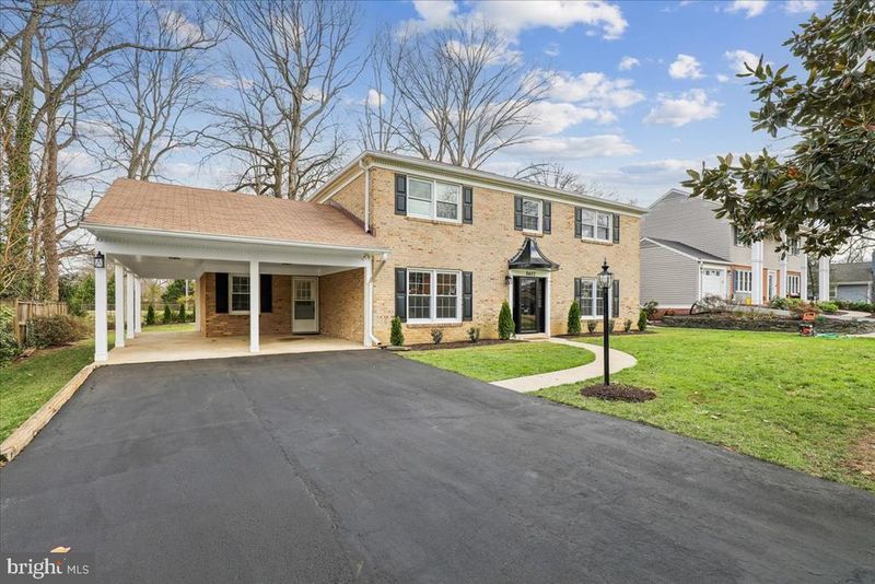 8407 Stockade Dr, Alexandria, VA 22308