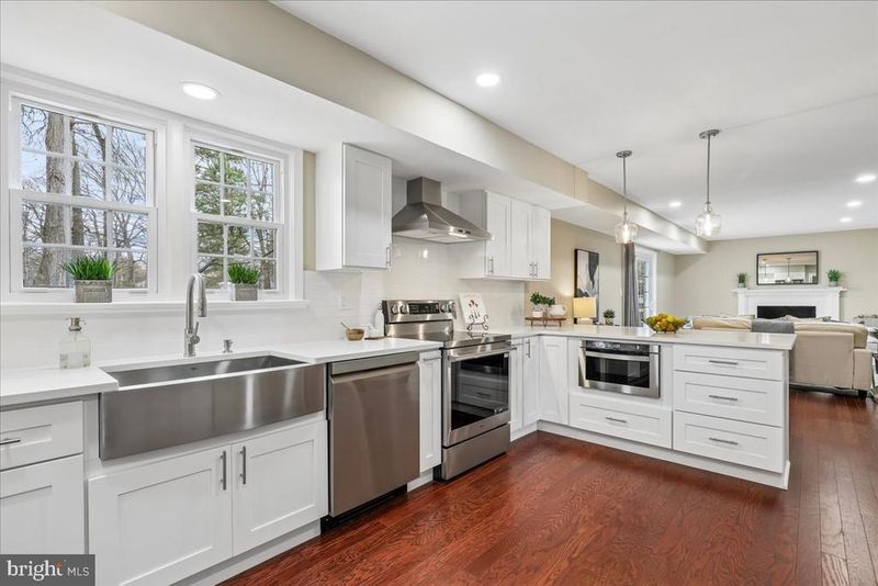 8407 Stockade Dr, Alexandria, VA 22308