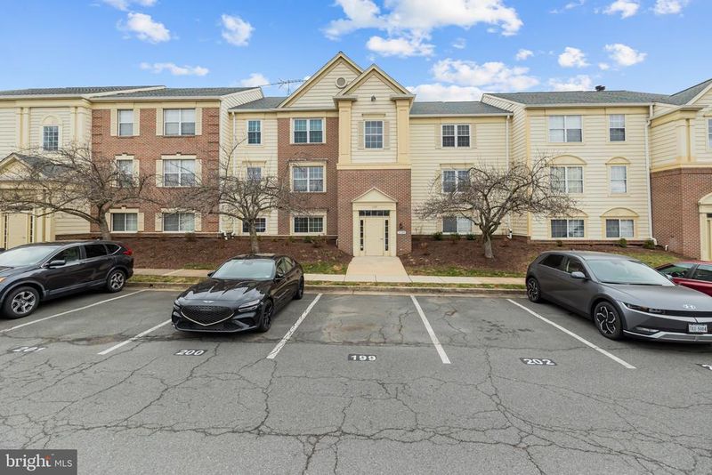 1130 Huntmaster Ter NE #201, Leesburg, VA 20176