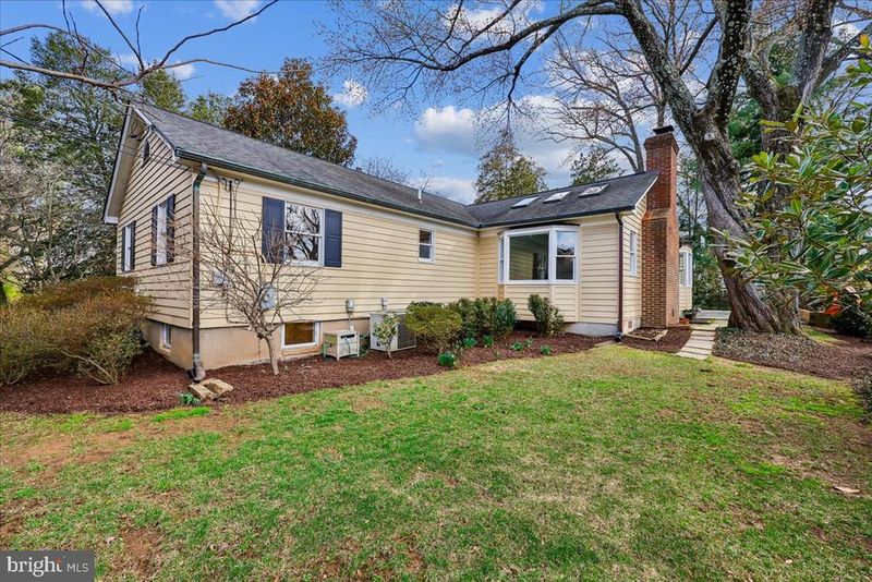 9814 Gartrell Pl, Kensington, MD 20895