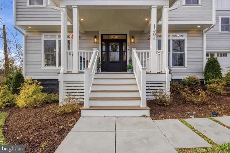 1304 Gahant Rd, Alexandria, VA 22308