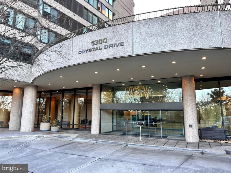 1300 Crystal Dr #901S, Arlington, VA 22202