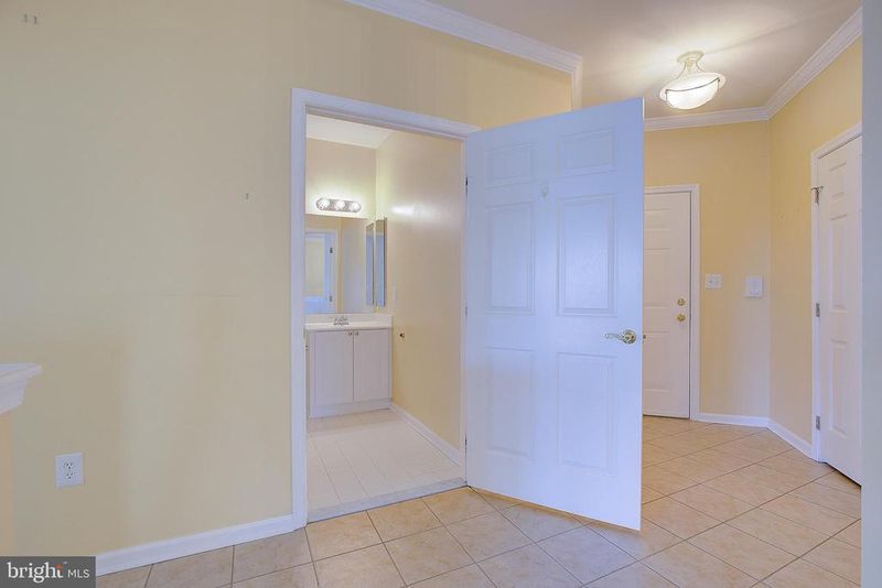 1007 Samantha Ln #404, Odenton, MD 21113