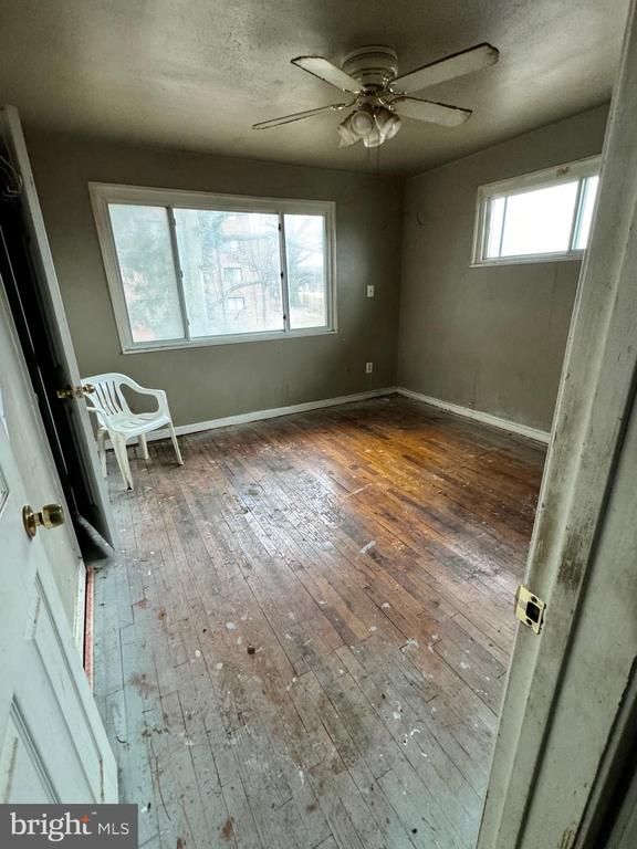 607 Hampton Dr, Oxon Hill, MD 20745