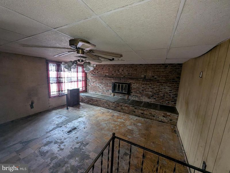 809 203rd St, Pasadena, MD 21122