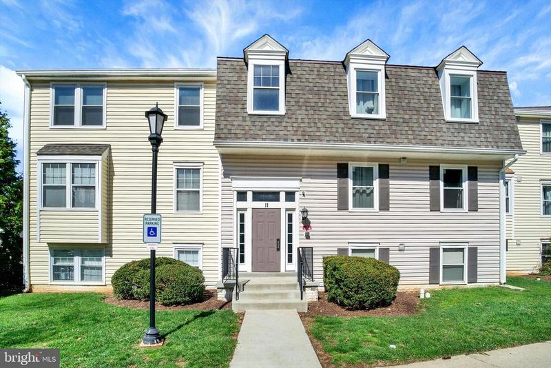 11 Pickering Ct #11-201, Germantown, MD 20874