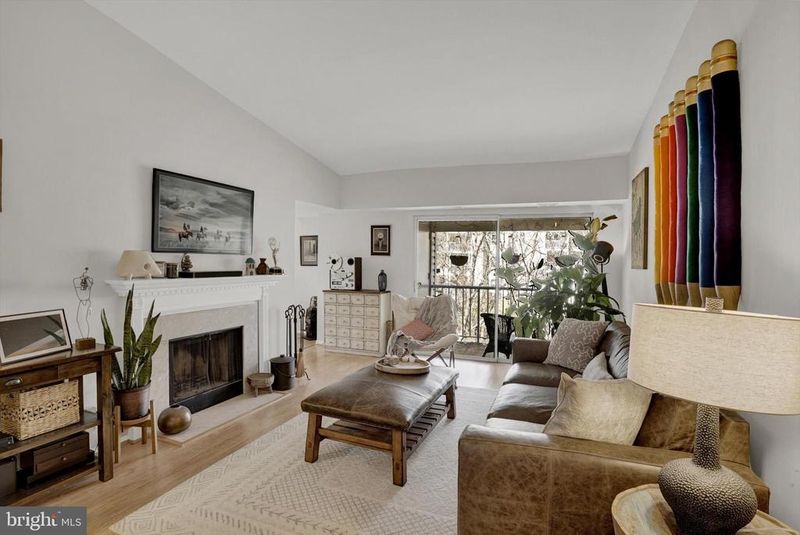 11 Pickering Ct #11-201, Germantown, MD 20874