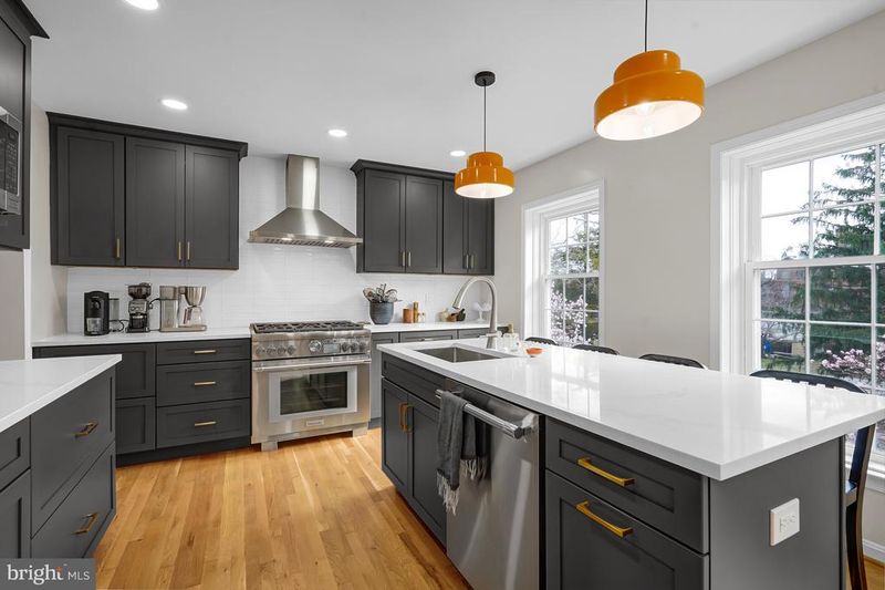 5934 Munson Ct, Falls Church, VA 22041