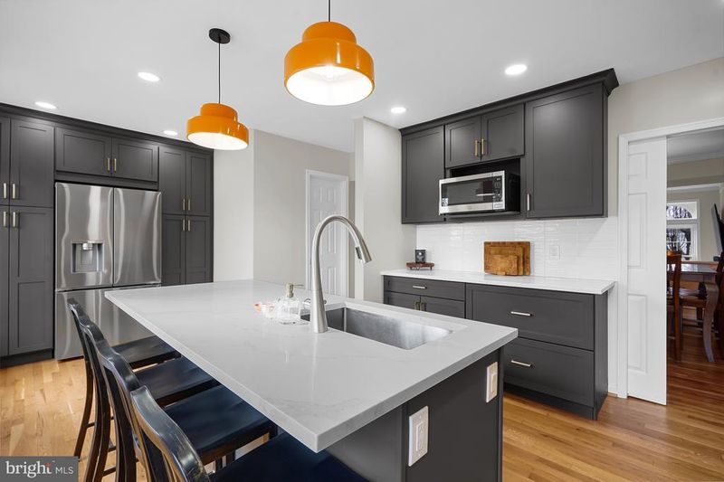 5934 Munson Ct, Falls Church, VA 22041
